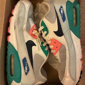 Sneaker bundle 3 pairs. 2 size 11s (Nike) 1 size 10 converse